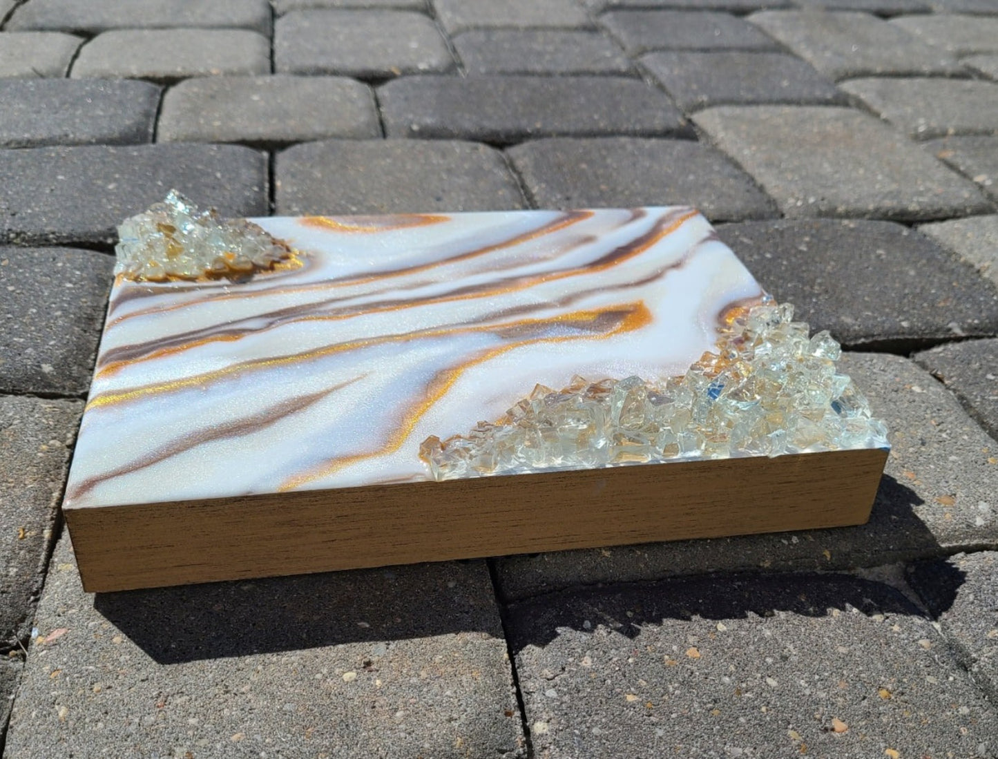 Elegant Geode White and Gold With Glass on Wood