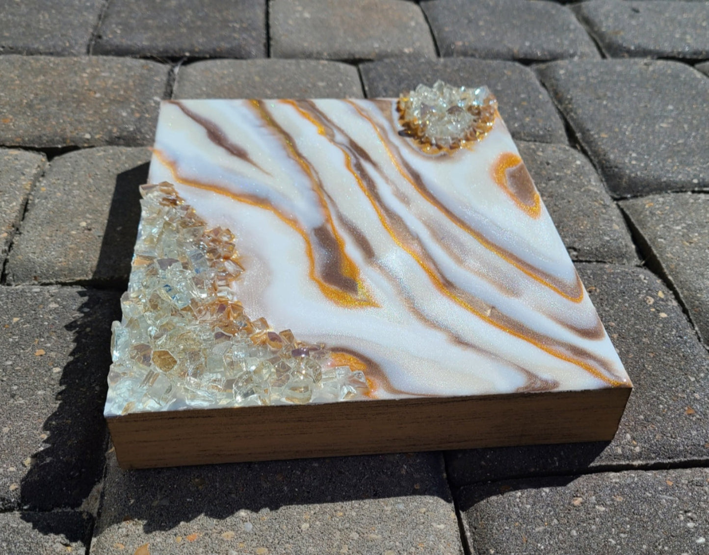 Elegant Geode White and Gold With Glass on Wood