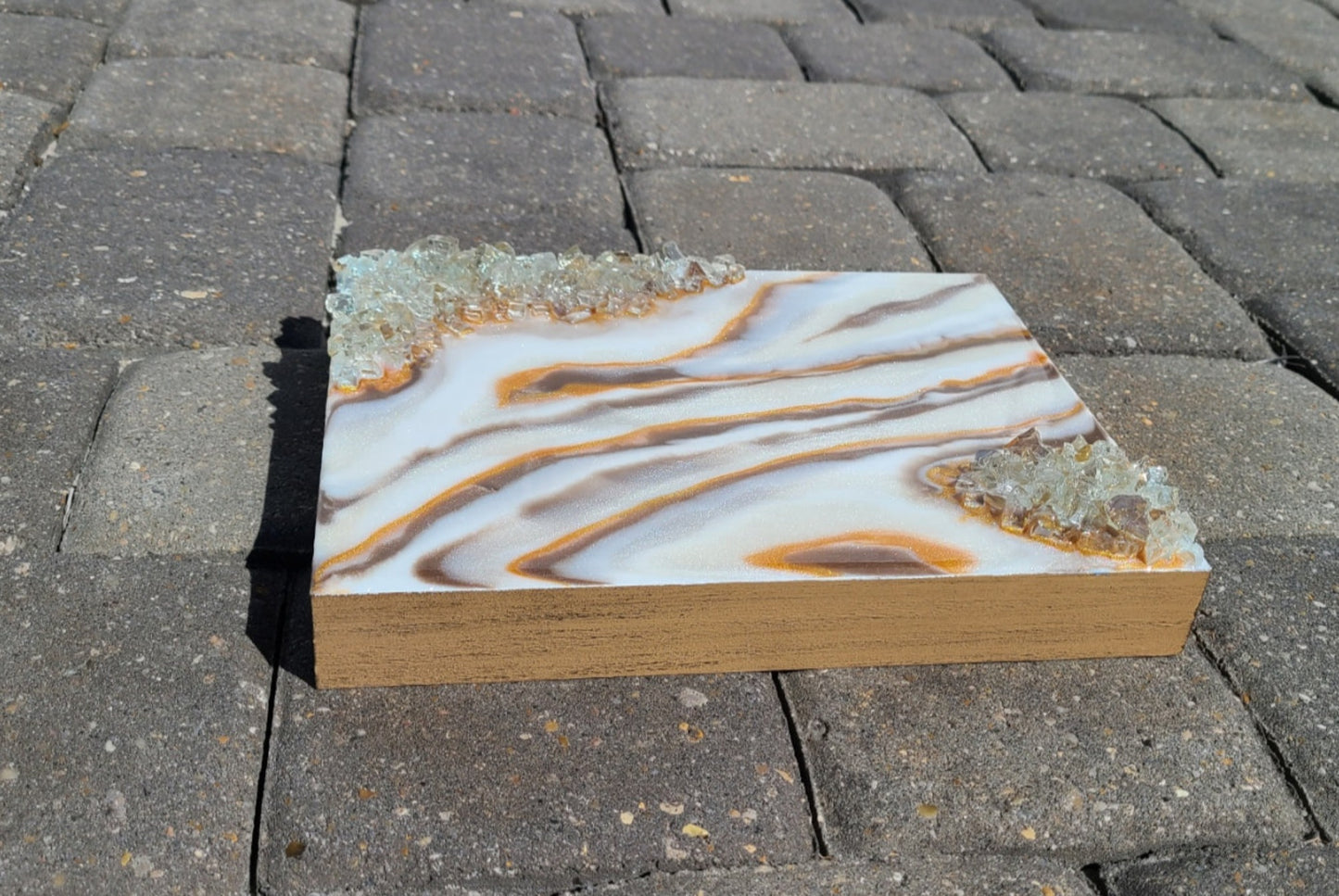 Elegant Geode White and Gold With Glass on Wood
