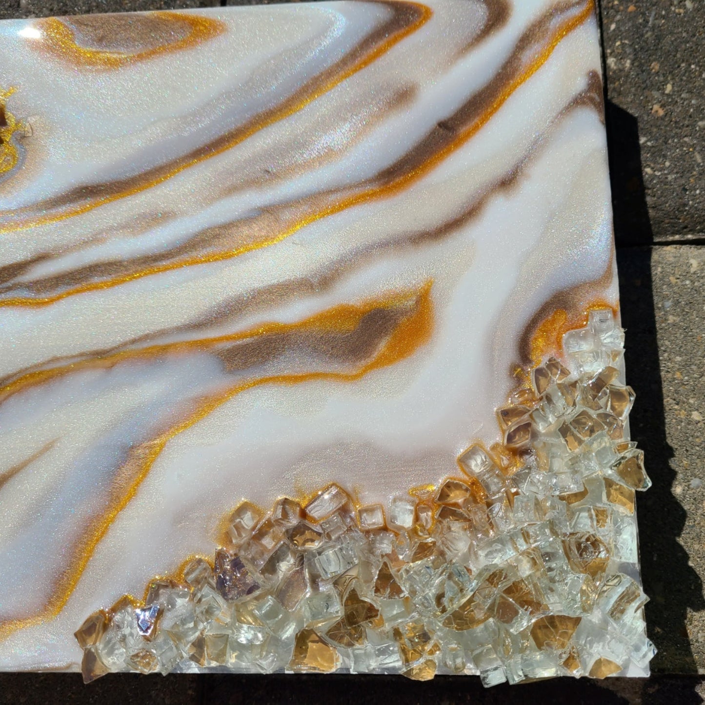Elegant Geode White and Gold With Glass on Wood