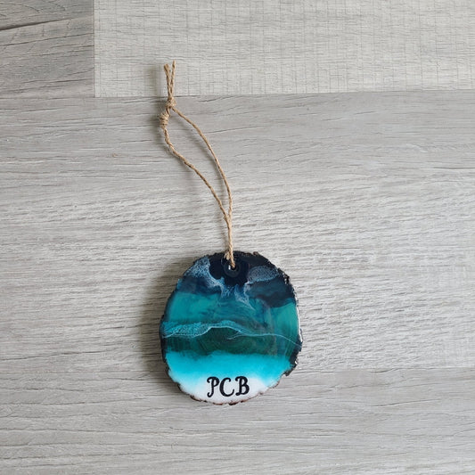 I created this ornament on a slice of wood with Resin. It doesn't have to go on a tree. It can hang on a door, wall or over your favorite bottle of wine! The PCB has a coat of resin over it so that it will not come off. I can do other cities or names on one for you, but no two will come out alike! I also have them with silver and blue letters. Send me a message if you are interested. They range in size from 3 to 4 inches diameter. Wine bottle is NOT included.