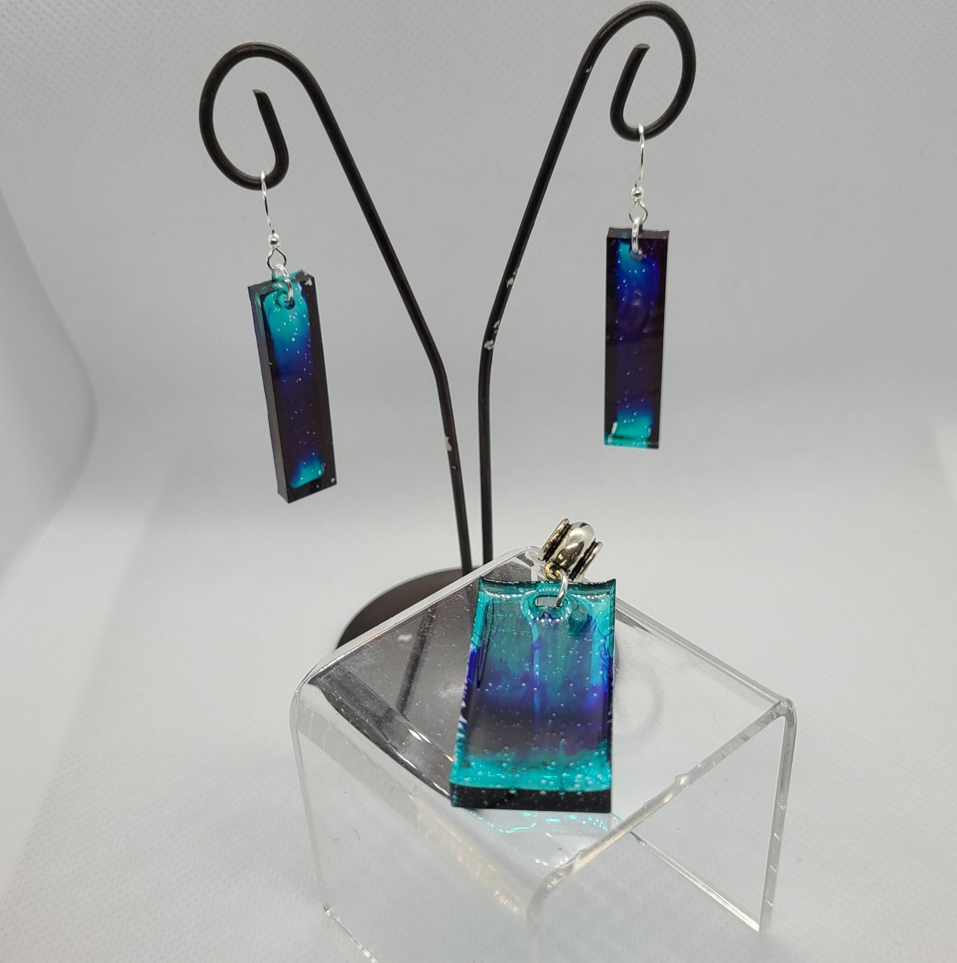 New! Created by me in Florida. Underwater scene, blue and green splashes of color and small bubbles Very Lightweight Set UV Resistant Resin Nickel Plated Silver Plated Earring Hooks French Hooks Bail on Pendant is a nice size for a leather, rubber or chain necklace Approximate size: Earrings-2.25 inches long as they hang; Pendant (Including bail) 2 inches