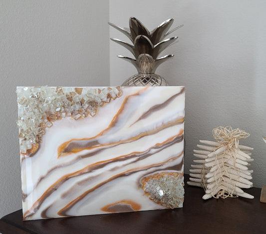 Elegant Geode White and Gold With Glass on Wood