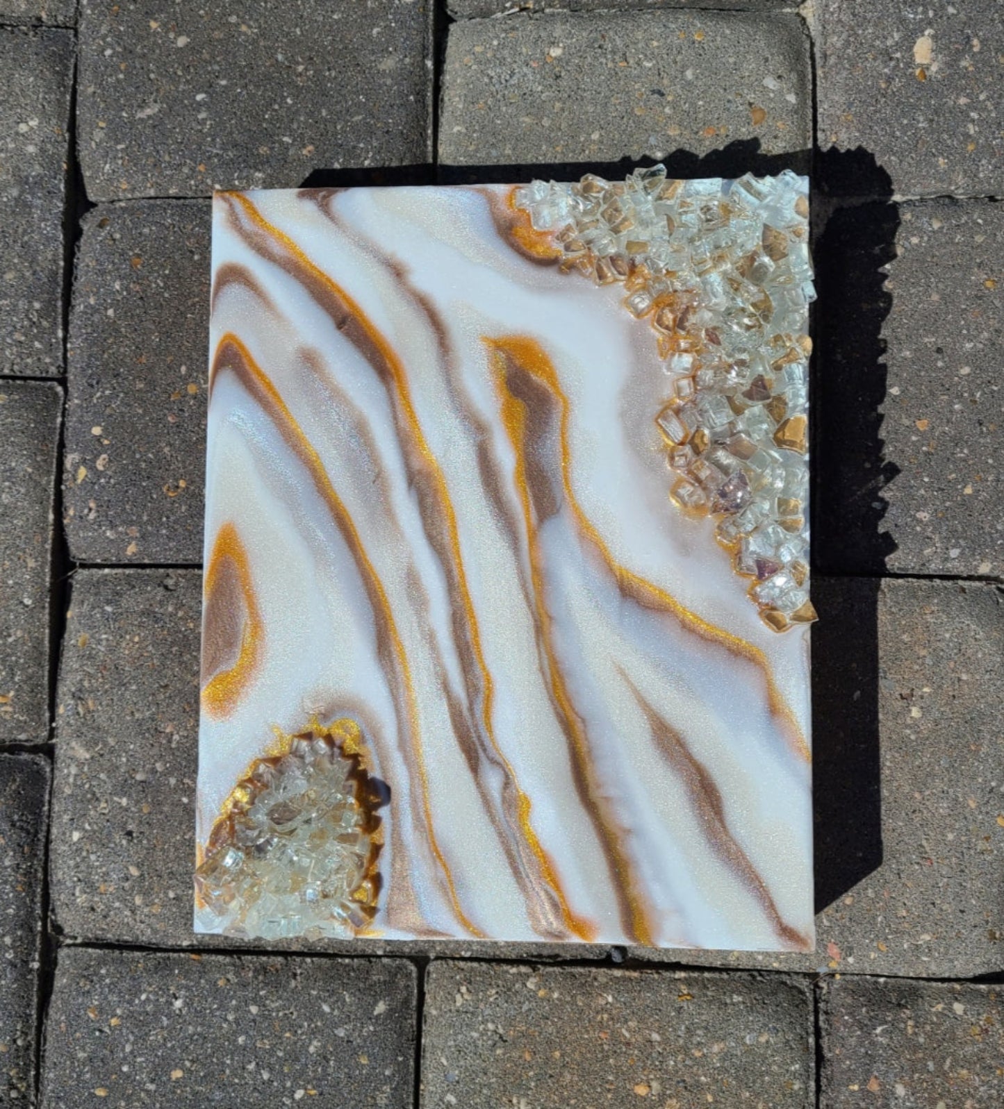 Elegant Geode White and Gold With Glass on Wood